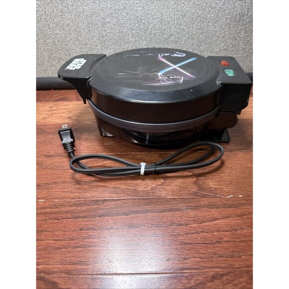Star Wars Darth Vader Vs Obi Wan Kenobi Waffle Maker Disney Uncanny Brands - Picture 4 of 6